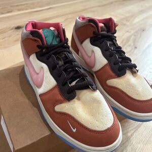 Nike chocolate milk dunk high